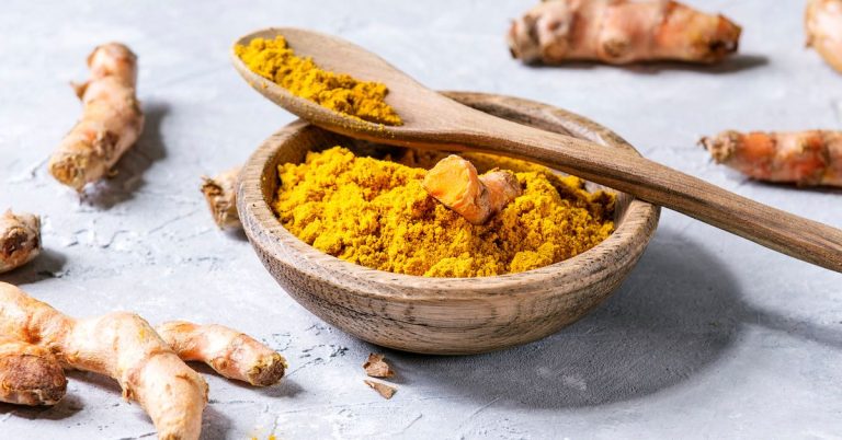 10 benefici per la salute comprovati di curcuma e curcumina
