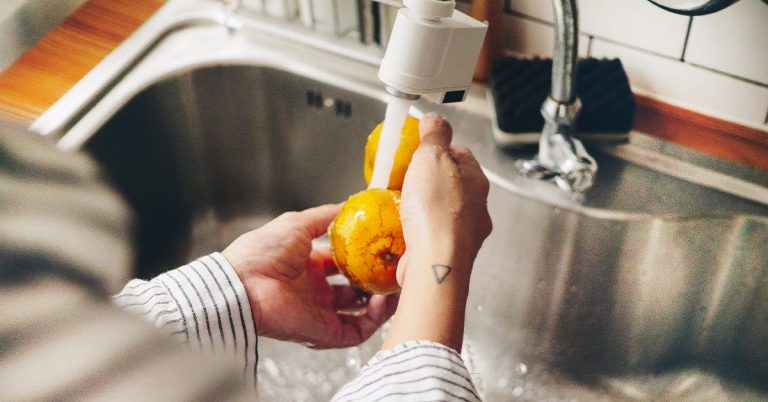 Come lavare frutta e verdura: una guida completa