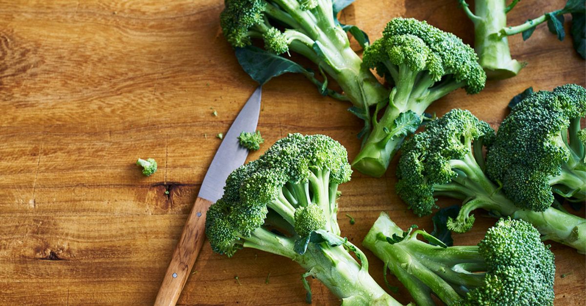 Puoi mangiare i broccoli crudi?  Vantaggi e svantaggi
