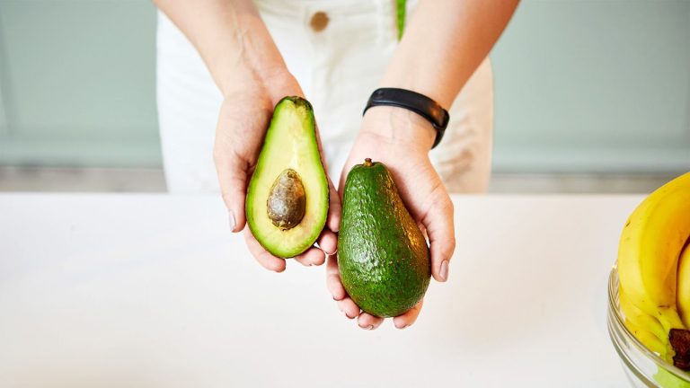 8 benefici per la salute degli avocado: un alimento millenario
