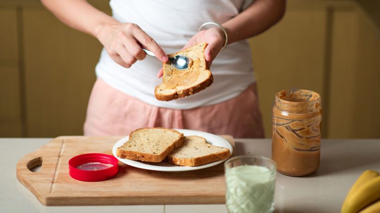 La storia e i benefici per la salute dei panini con burro di arachidi e gelatina
