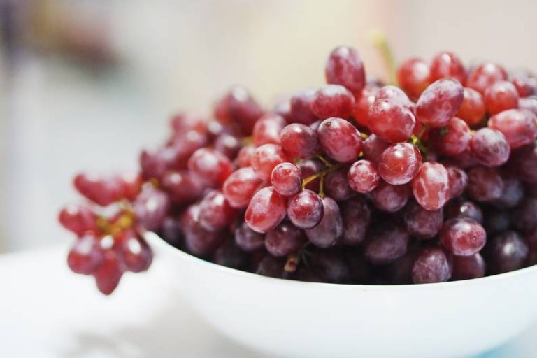 Frutto popolare: ecco perché non dovresti mangiare l'uva senza semi