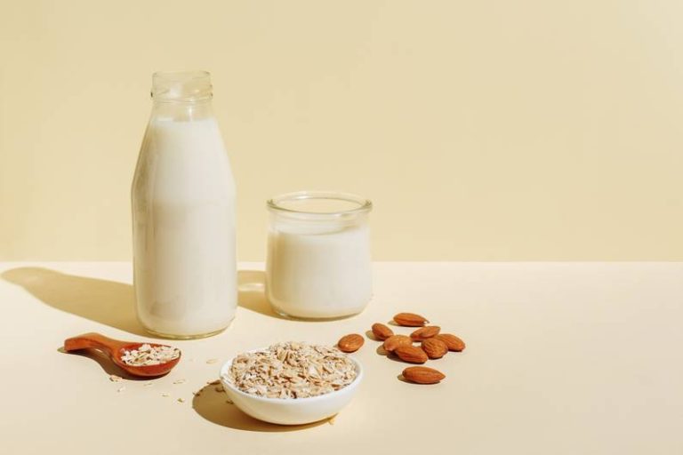 Non così sano?  Ecco perché dovresti evitare il latte d'avena prima di colazione