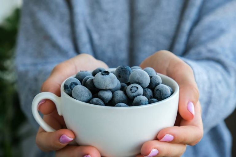 Attenzione: questo è ciò che accade al tuo corpo se mangi troppi mirtilli