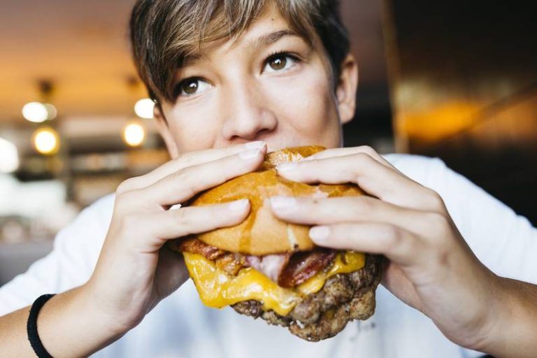 Meglio non mangiare: questi cinque cibi mettono di cattivo umore