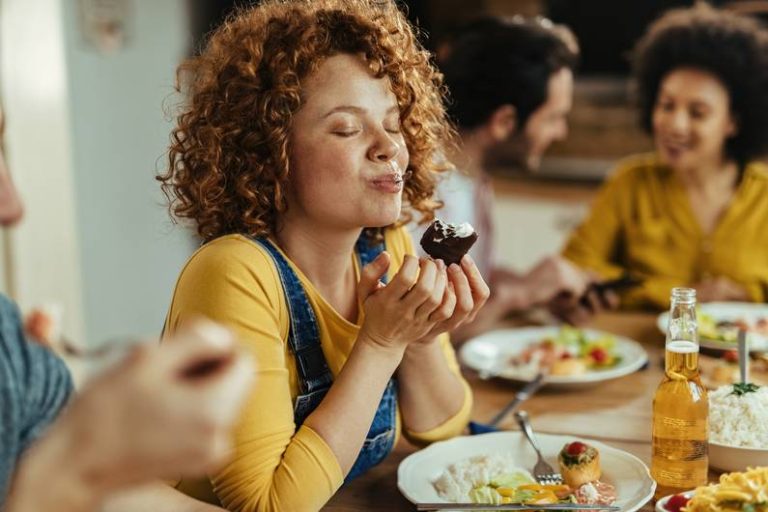 Non hai bisogno di una dieta: se mangi in modo intuitivo, dimagrisci in modo sostenibile