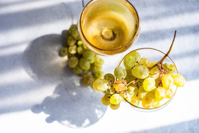 Divertitevi rispettando la linea: questa bevanda alla moda ha meno calorie dello spritz al vino