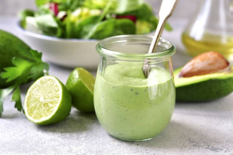 Maionese all’avocado senza uova: la ricetta vegana è così facile