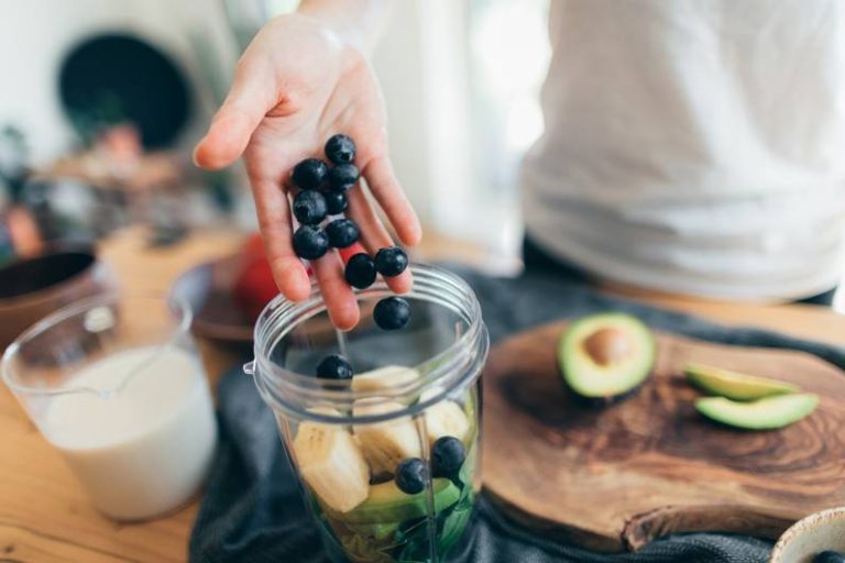 Perdere peso non funziona: ci sono quattro ingredienti che non dovresti mai mettere nel tuo frullato