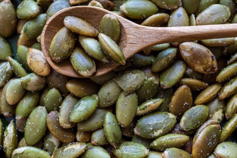 Snack perfetto: questo rende i semi di zucca un vero alimento energetico