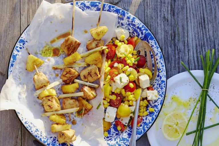 Ricetta Spiedini di pollo con ananas e salsa piccante al cocco