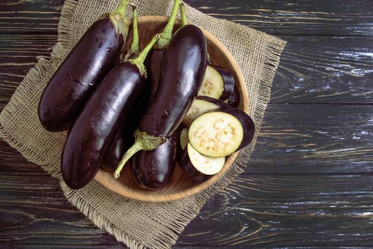 Stai attento, velenoso! Non dovresti mai mangiare questi otto cibi crudi