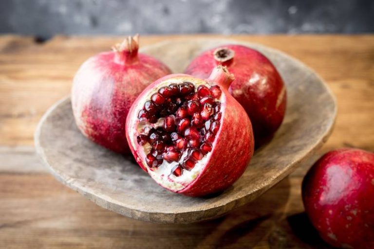 Piccolo spuntino: cosa succede al tuo corpo quando mangi melograno ogni giorno