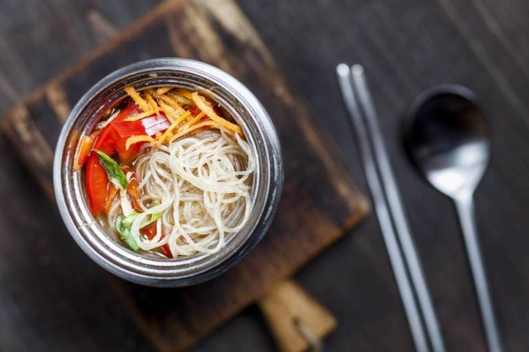 Ricetta: zuppa di noodles in vetro
