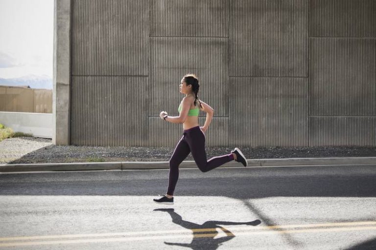 Allenamento: quando dovresti allenarti per bruciare efficacemente il grasso della pancia