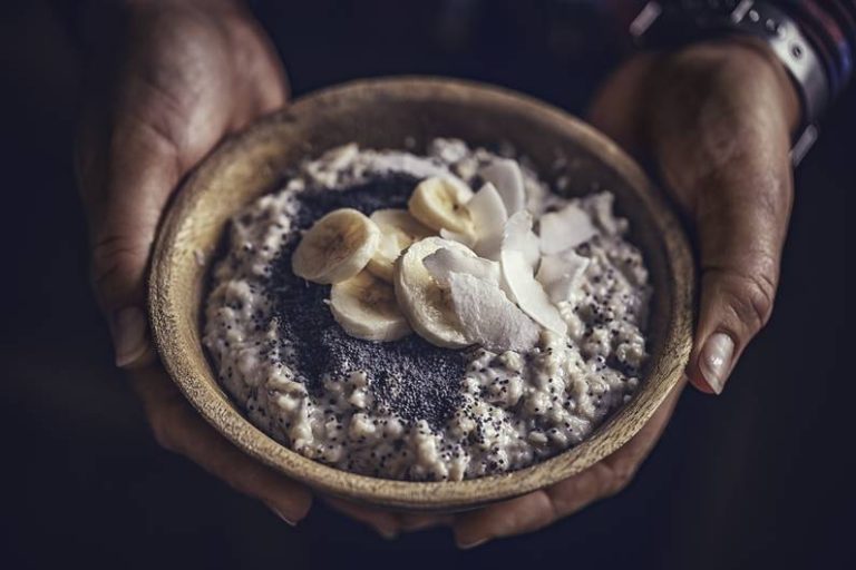 Colazione: 5 ingredienti che rendono il porridge ancora più buono