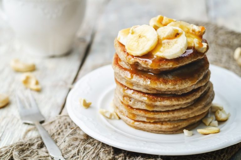 Solo 3 ingredienti: ecco come preparare veloci pancake alla banana per colazione