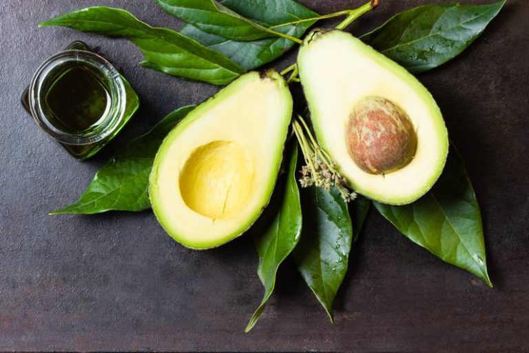 Gli amanti dell’avocado prestano attenzione: tutto ciò che riguarda le molte varietà del super frutta