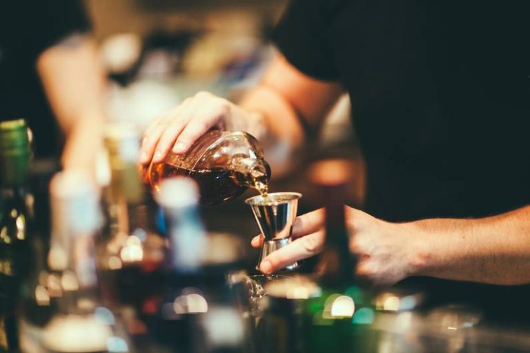 Quale bevanda alcolica ha le meno calorie?