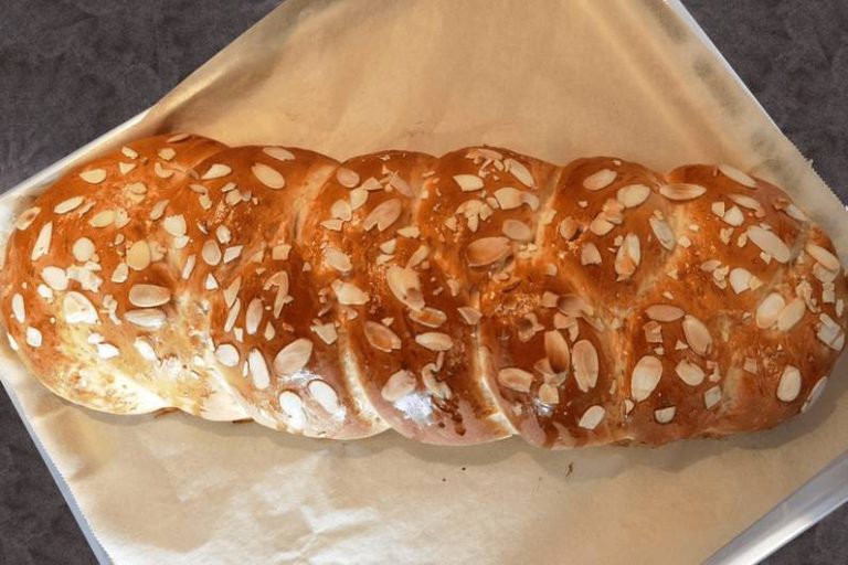 Treccia di lievito sano con farina scritta