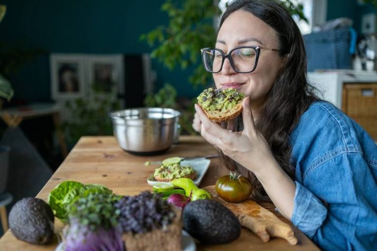 In che modo gli avocado ti aiutano a perdere peso