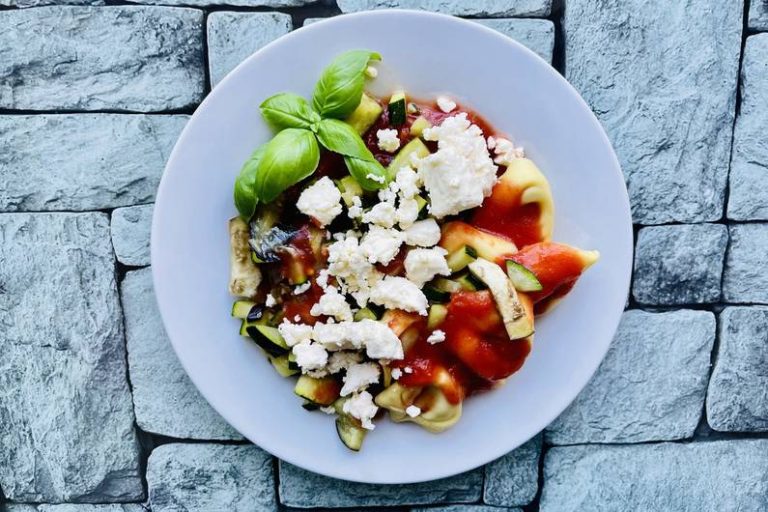 Tortellini padella con formaggio feta
