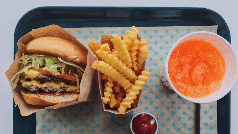 5 Benefici del mangiare fast food che dovresti sapere