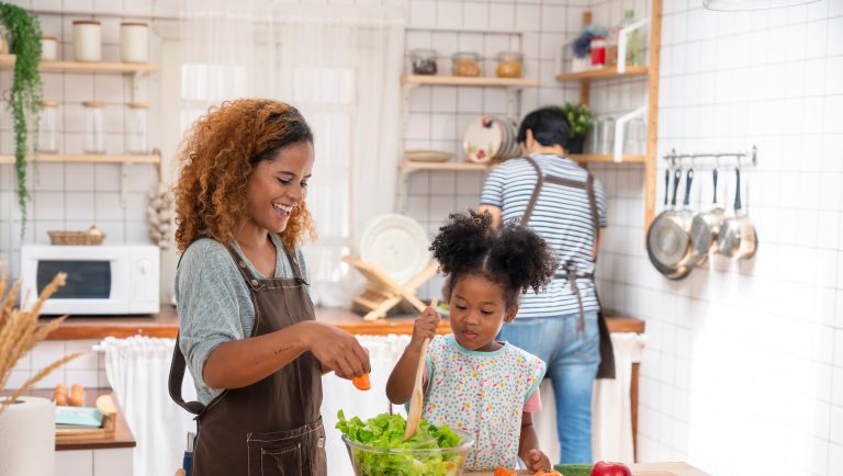 9 modi in cui un’alimentazione sana influisce sulla salute fisica, mentale e sociale