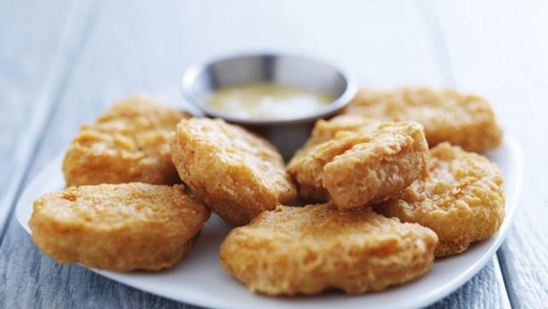 Cosa c’è veramente all’interno delle pepite di pollo McDonald’s? I dietisti spiegano