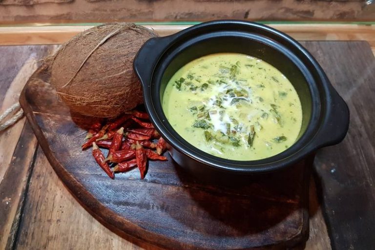 Zuppa di bietole vegana con latte di cocco