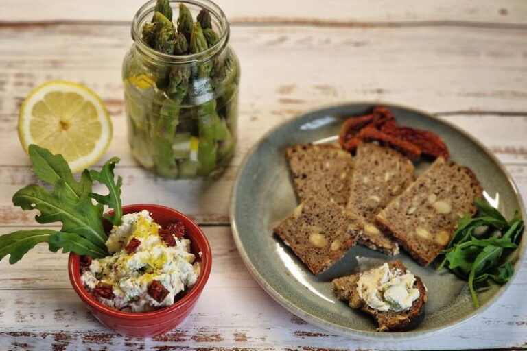 Dip di ricotta con ricetta di asparagi fermentata