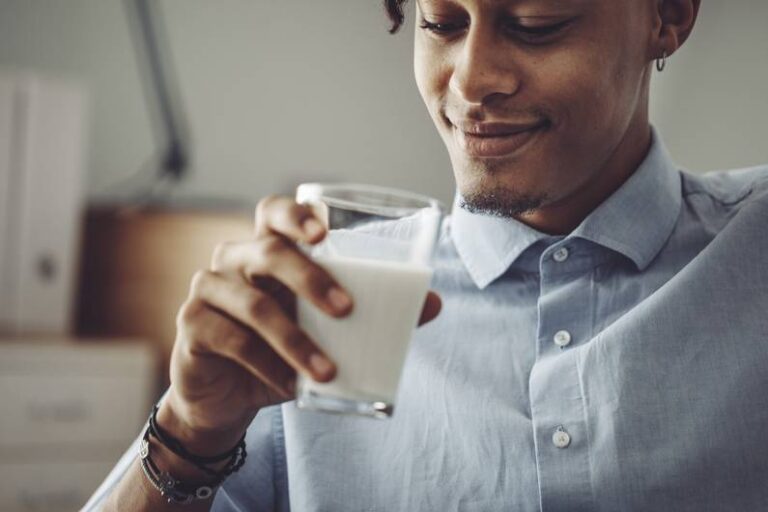 La giusta quantità: succede quando bevi latte ogni giorno