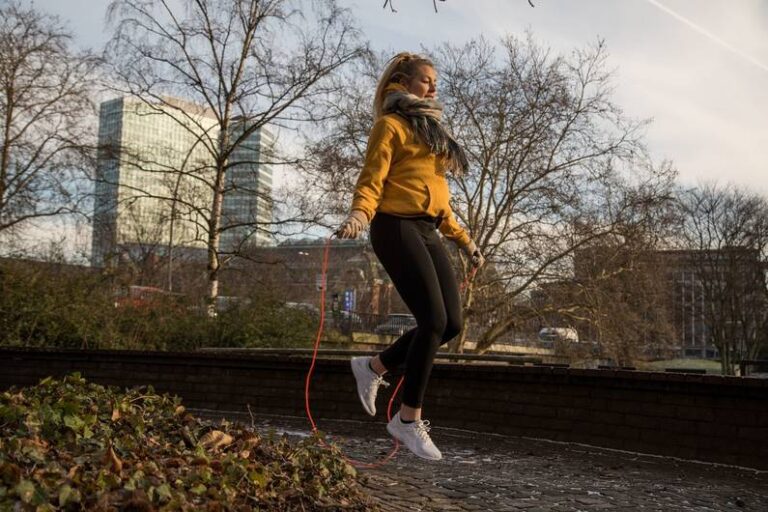 Come rimettersi in forma saltando la corda