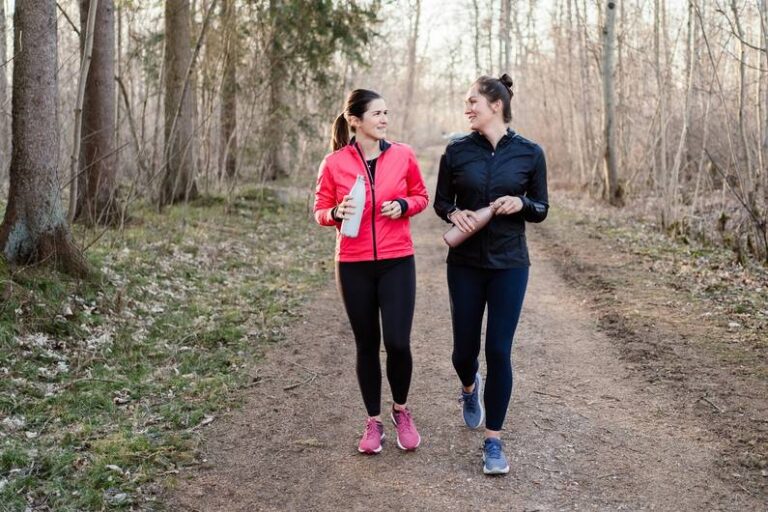 Fare una passeggiata invece di fare attività fisica: funziona davvero?