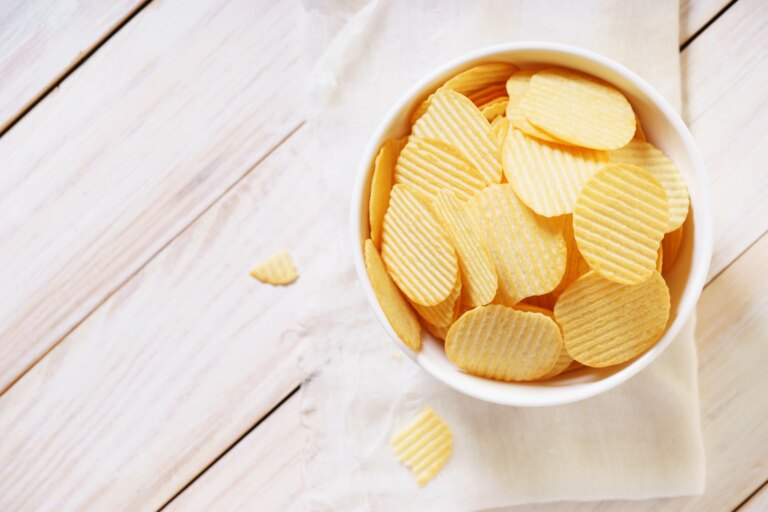 Le patatine sale e aceto sono uno spuntino salutare?