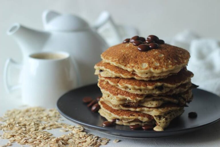 Senza farina: ricetta semplice per pancake con farina d’avena e mele