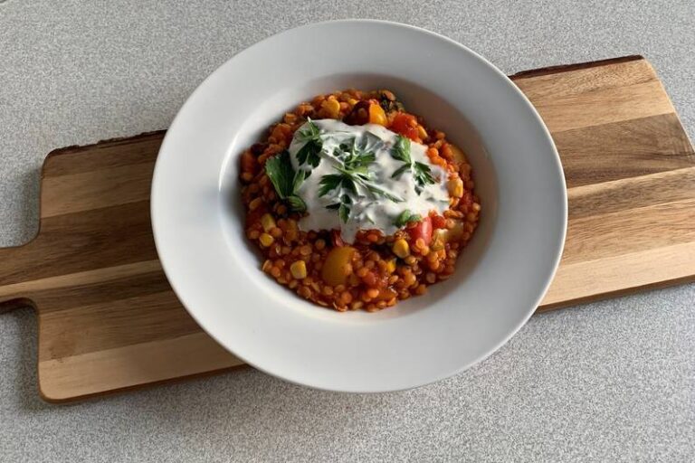 Ricetta chili di lenticchie con salsa allo yogurt – FIT FOR FUN
