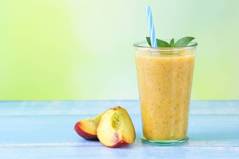 Ricetta frullato cremoso con arance, pesche e semi di chia