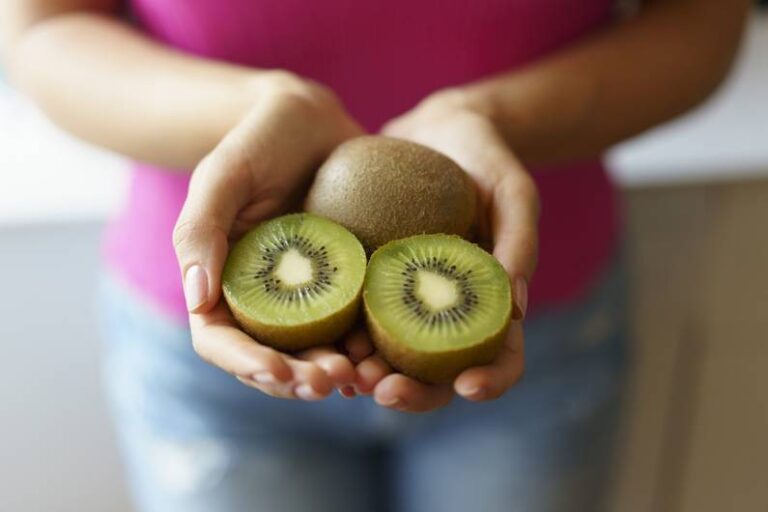 Studi: il kiwi aiuta con la stitichezza