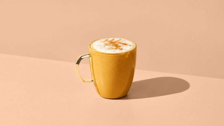 5 caffelatte autunnali salutari che puoi preparare a casa
